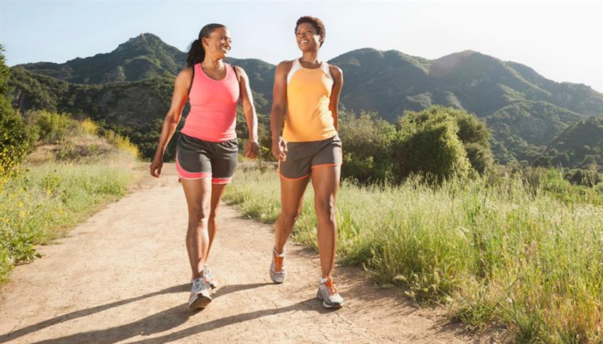 Camminare è un'attività piacevole, naturale e divertente Camminare è un'attività piacevole, naturale e divertente